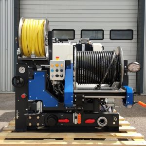 Pompa de inalta presiune Anaconda Mașina de curățare cu jet de înaltă presiune ANACONDA poate fi montată pe remorci de transport standard cu 1 și 2 axe.